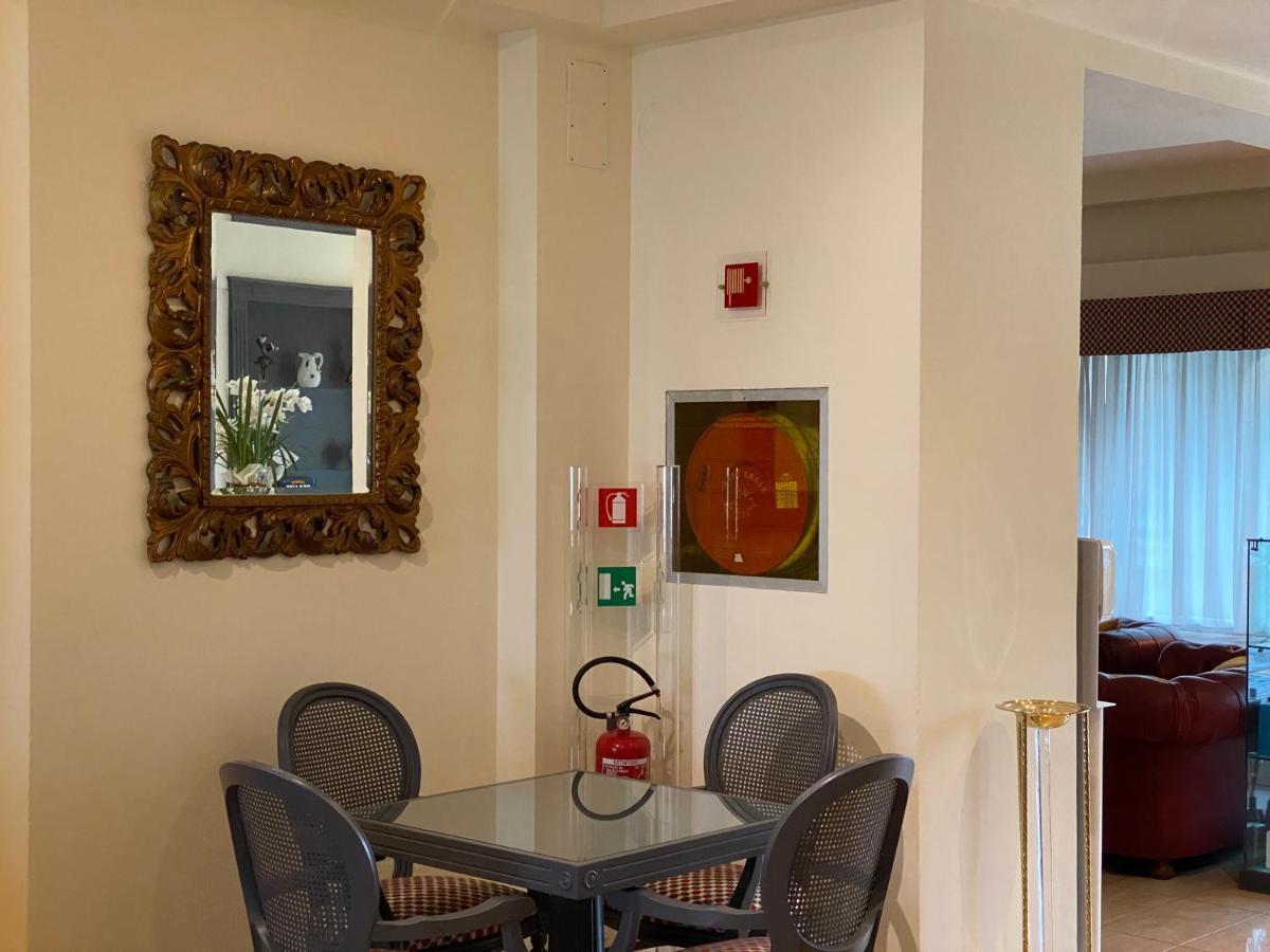 Hotel Estee Desenzano del Garda Luaran gambar