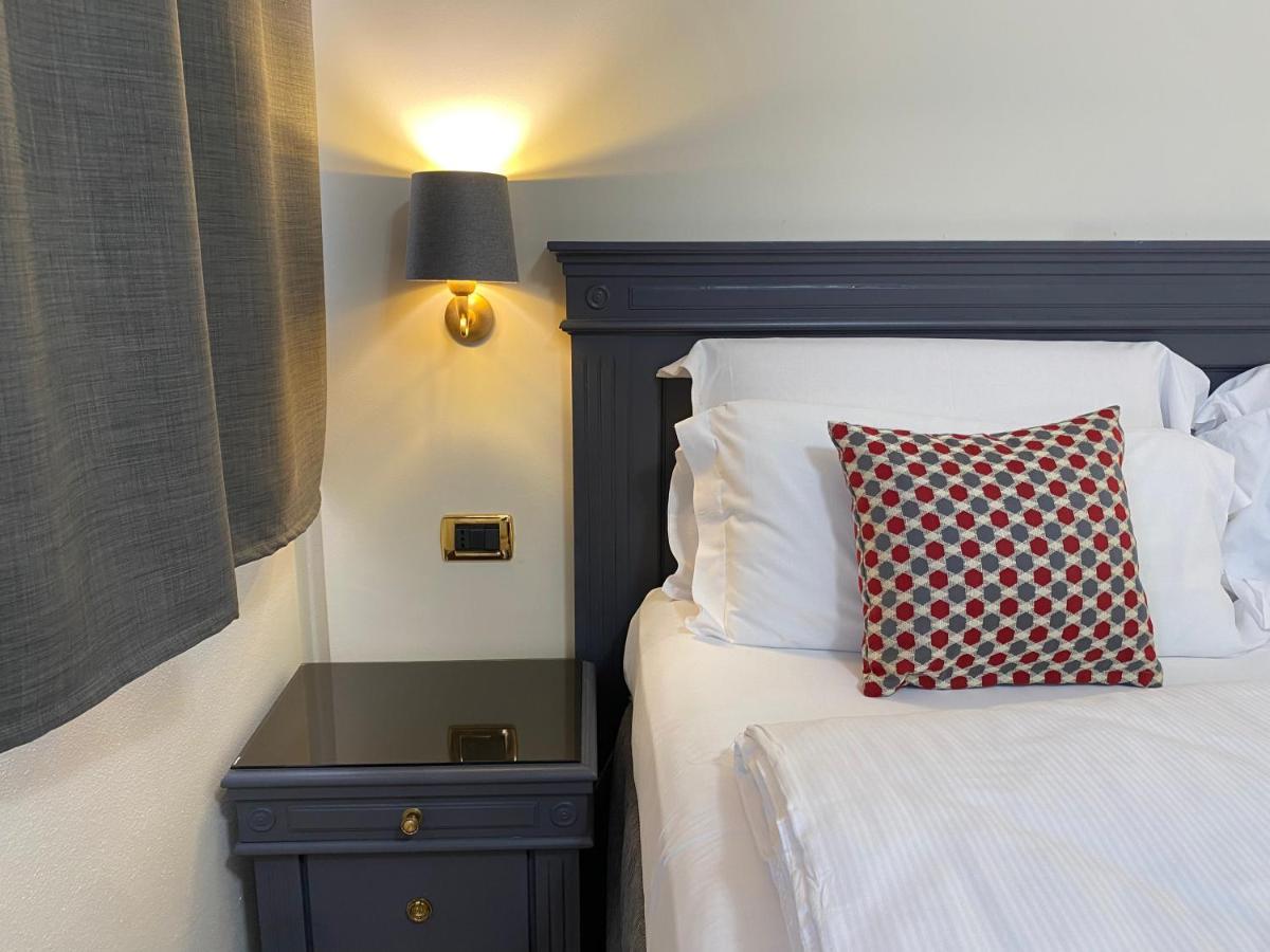 Hotel Estee Desenzano del Garda Luaran gambar