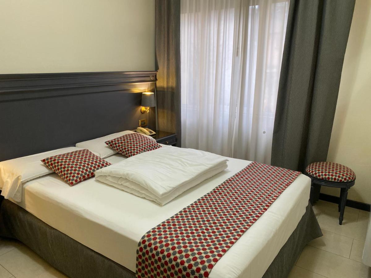 Hotel Estee Desenzano del Garda Luaran gambar