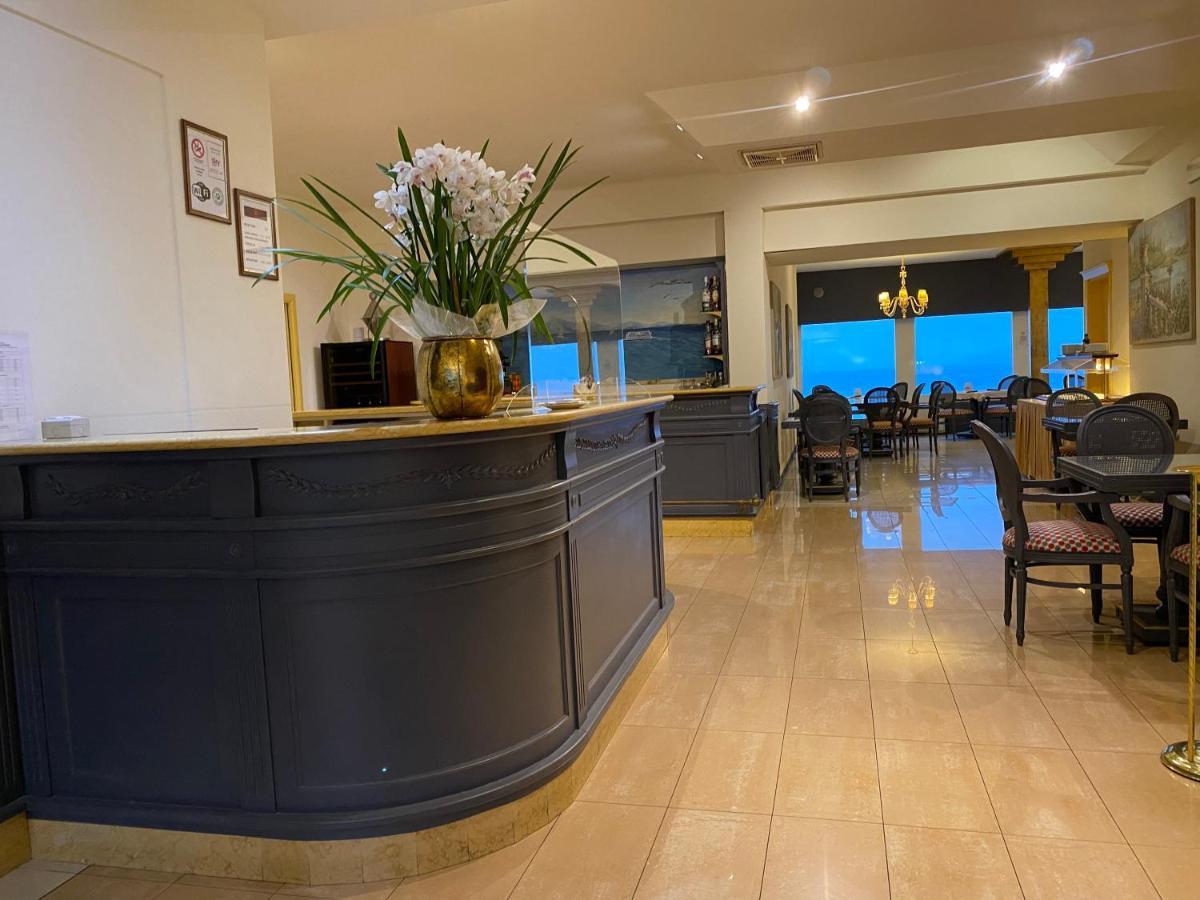 Hotel Estee Desenzano del Garda Luaran gambar