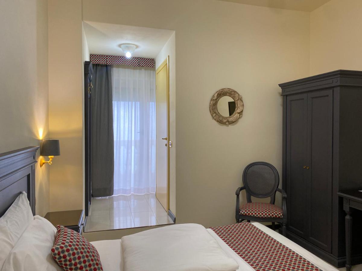 Hotel Estee Desenzano del Garda Luaran gambar