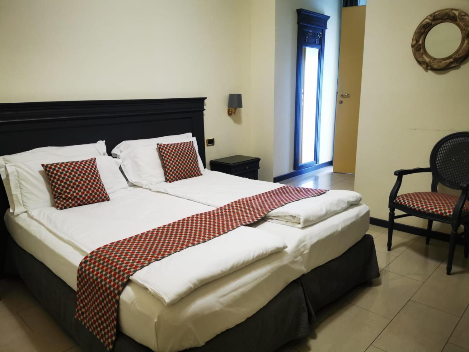 Hotel Estee Desenzano del Garda Luaran gambar