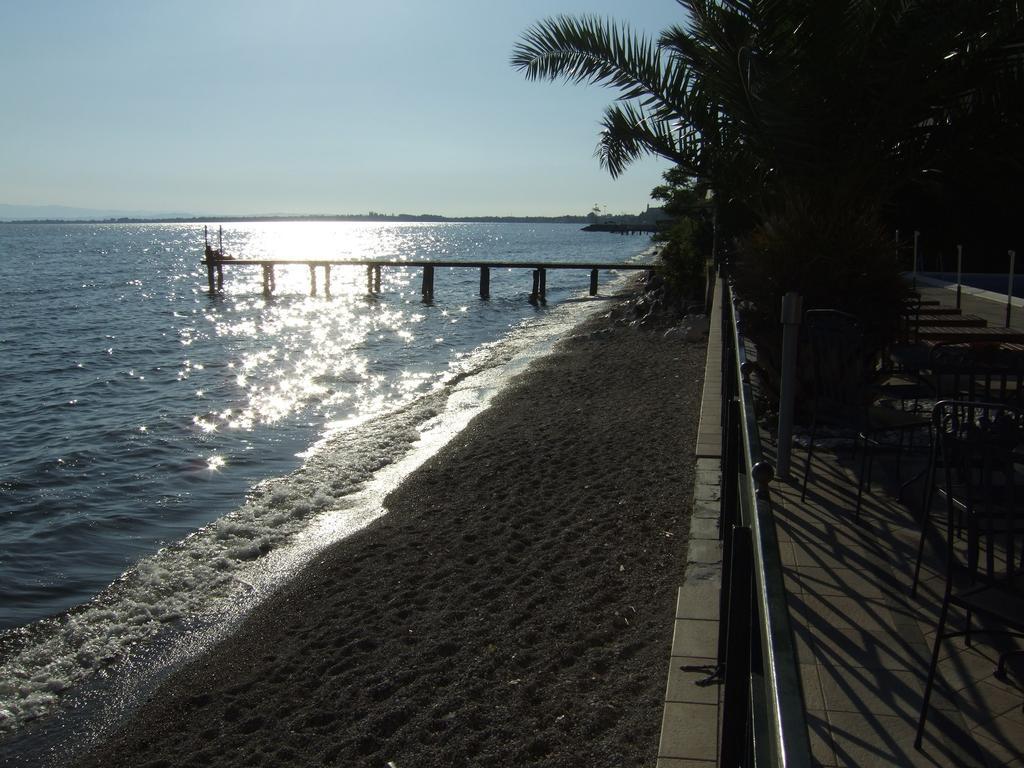 Hotel Estee Desenzano del Garda Luaran gambar