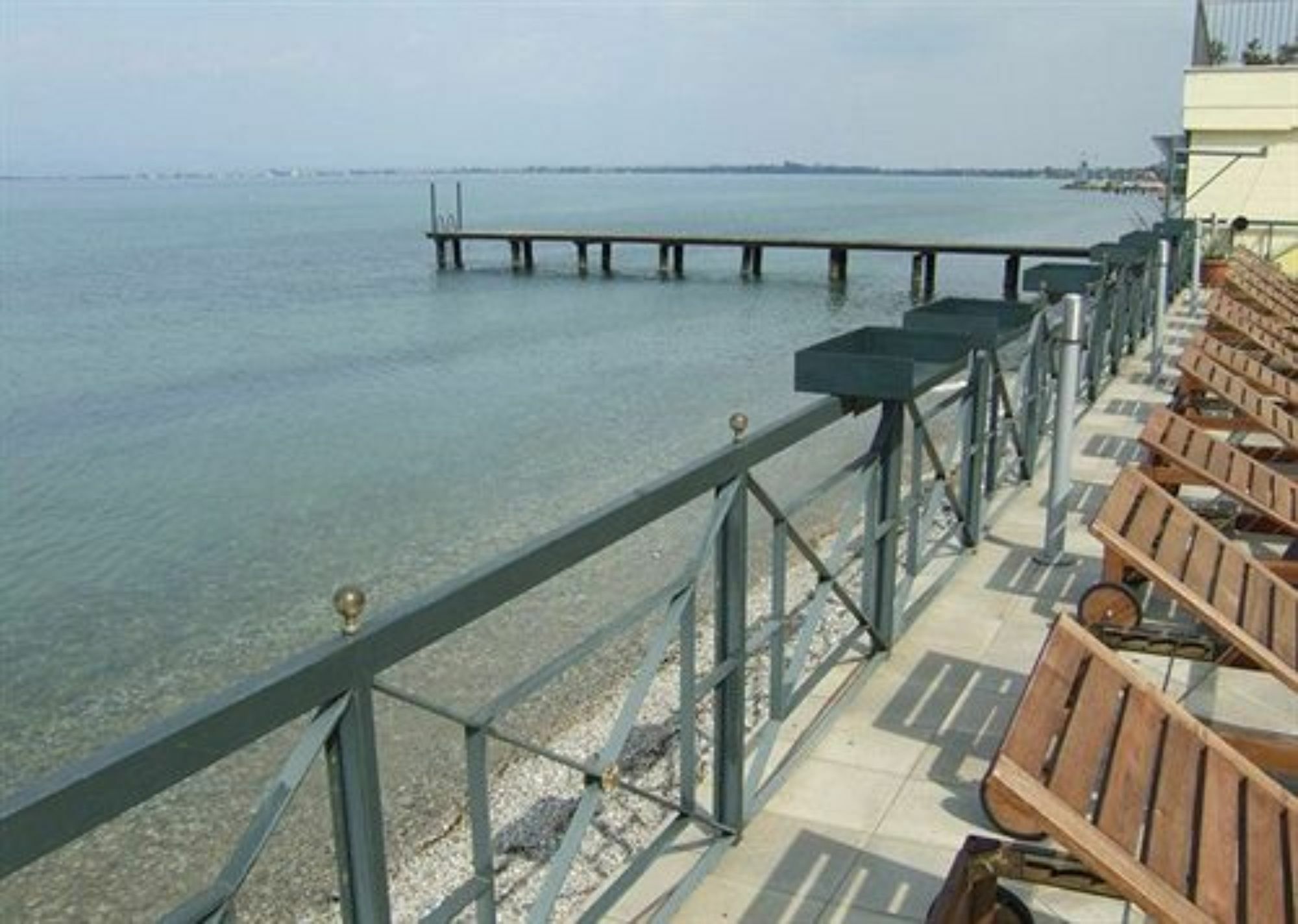 Hotel Estee Desenzano del Garda Luaran gambar