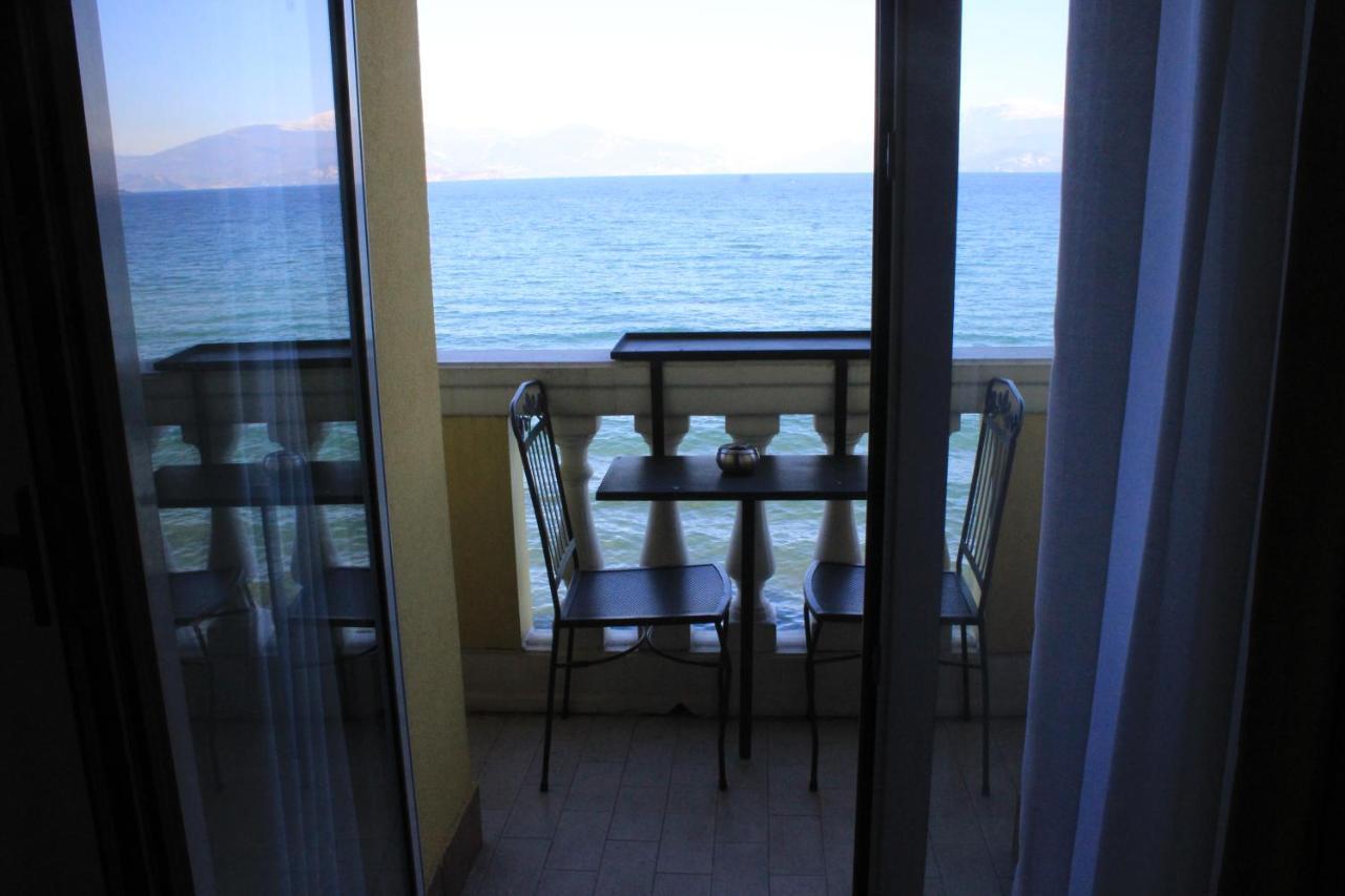 Hotel Estee Desenzano del Garda Luaran gambar